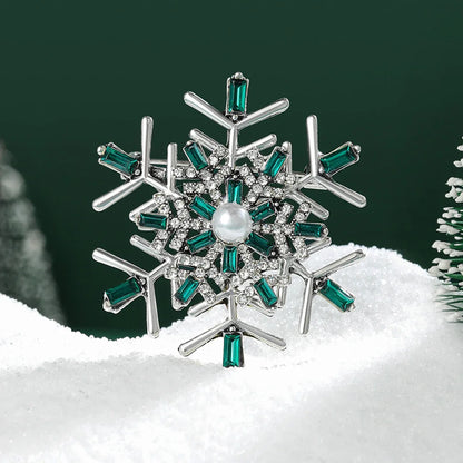 Christmas Rhinestone Snowflake Brooch for Women Unisex Pearl Ice Crystal Pin Event Party Backpack Decoration Clothes Accessories
