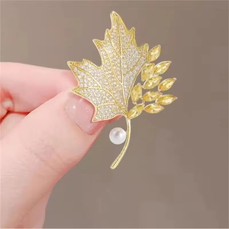 1pc Chic Maple Leaf Brooch with Shiny Rhinestones, Coconut Tree Plant Pin Jewelry Accessories - Great for Personal or Gift Use