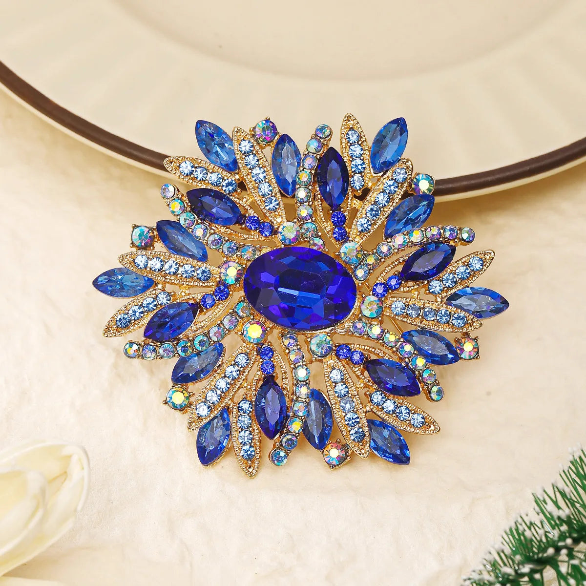 SKEDS Full Crystal Shining Boutique Flower Brooch Badges For Women Exaggerated Exquisite Decoration Pin Accessories