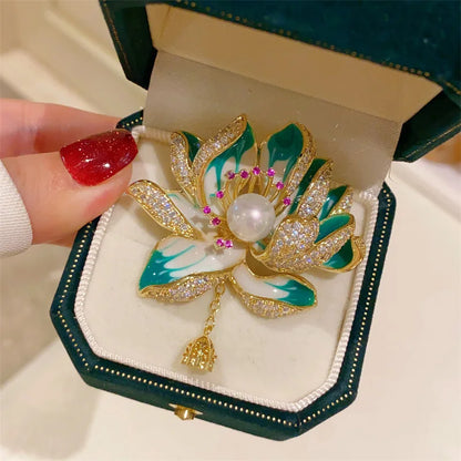 Women's Retro Chinese Style Green Enamel Lotus Flower Brooch Banquet Party Elegant Light Luxury Suit Jacket Pin Corsage