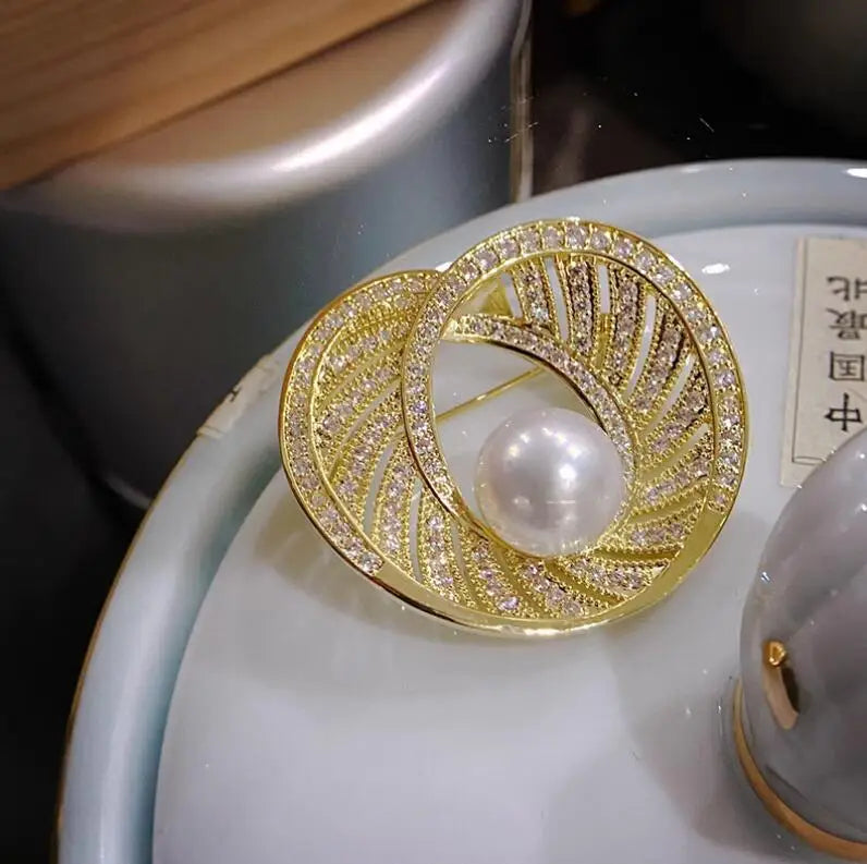 Vintage Round Rhinestone Pearl Geometric Brooch for Women Lapel Pin Versatile Party Accessories