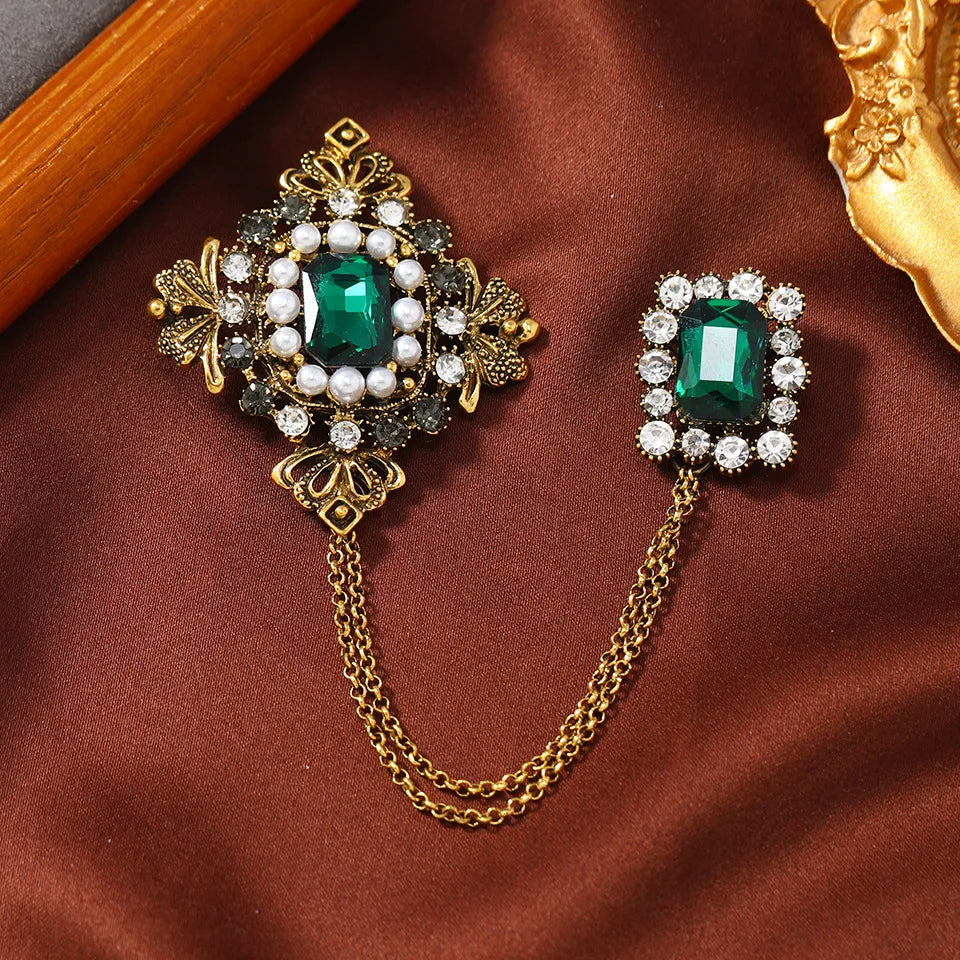 Studded Pearl Shaped Square Brooch Women Palace Style Retro Design Sense Suit Pin Niche Fashion Accessories for Lady Gift