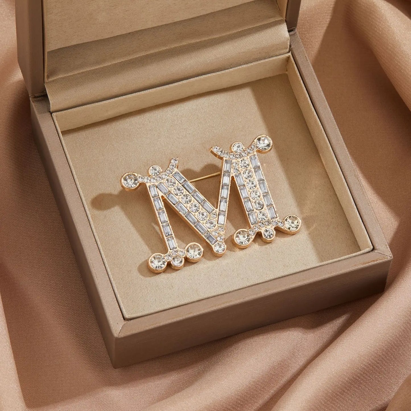 M Letter Suit with Diamond Brooch Fashionable Women's Design Corsage High-end Versatile Clothing Accessories Brooches for Women
