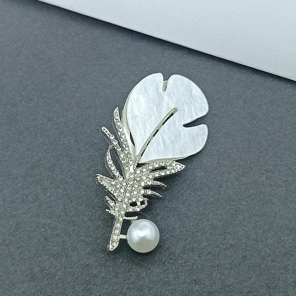 Luxury Crystal Feather Pearl Brooches Metal Suit Pins Fashion Clothing Accessory Jewelry For Women Men Wedding Bridal Party