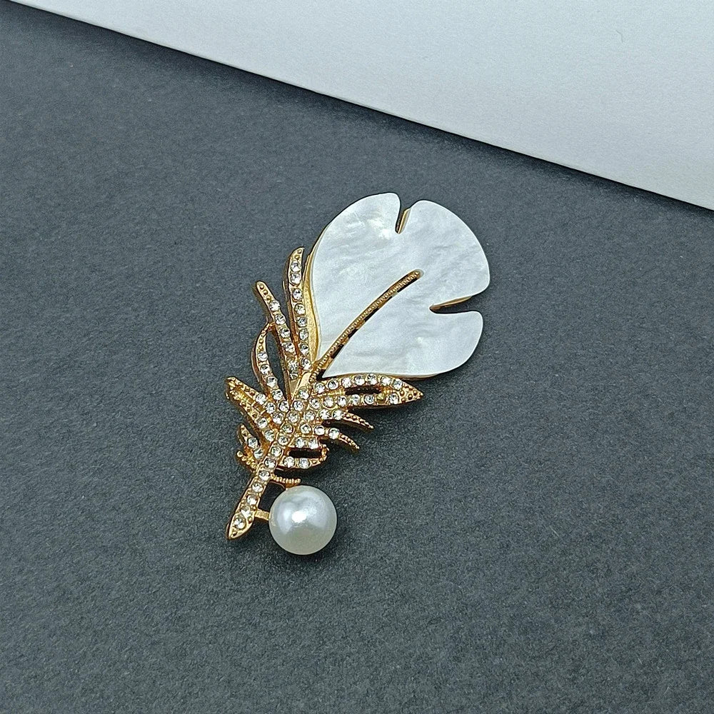 Luxury Crystal Feather Pearl Brooches Metal Suit Pins Fashion Clothing Accessory Jewelry For Women Men Wedding Bridal Party