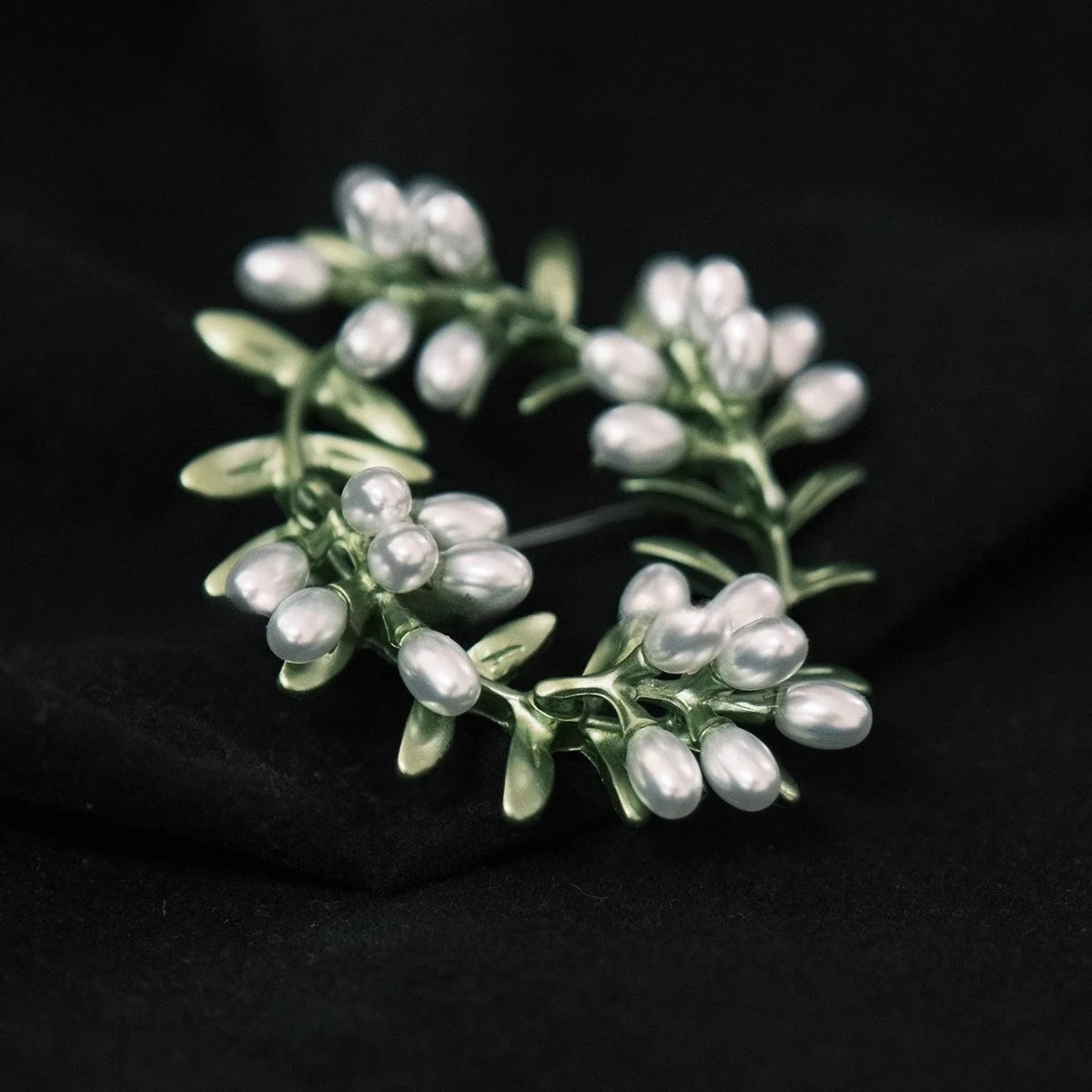 Elegant and Beautiful Green Vine Flower Design Men's and Women's BroochPins，JewelryAccessories, WeddingHolidayPartyCouples Gifts