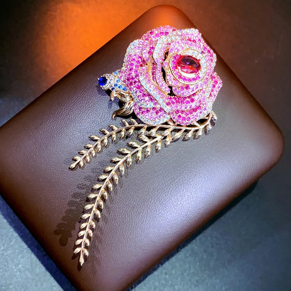 Ladies Heavy-Duty Pink Zircon Classic Rose Brooch Light Luxury Design Fashion High-End Shirt Suit Clothing Accessory Jewelry