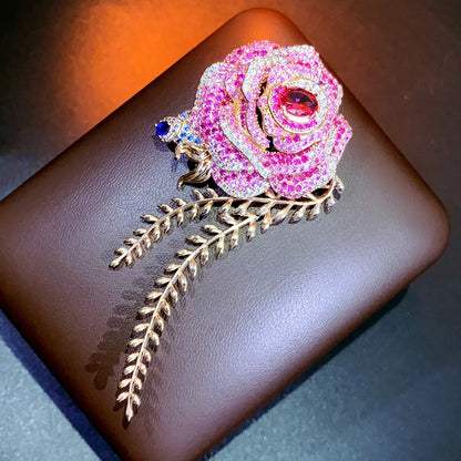 Ladies Heavy-Duty Pink Zircon Classic Rose Brooch Light Luxury Design Fashion High-End Shirt Suit Clothing Accessory Jewelry