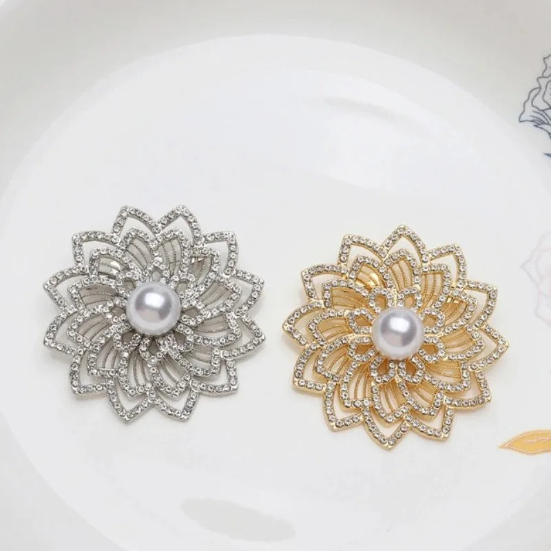 Elegant Hollow Out Flower Brooch Pearl Rhinestone Lapel Pin Corsage For Women Coat Fashion Jewelry Accessories Gift
