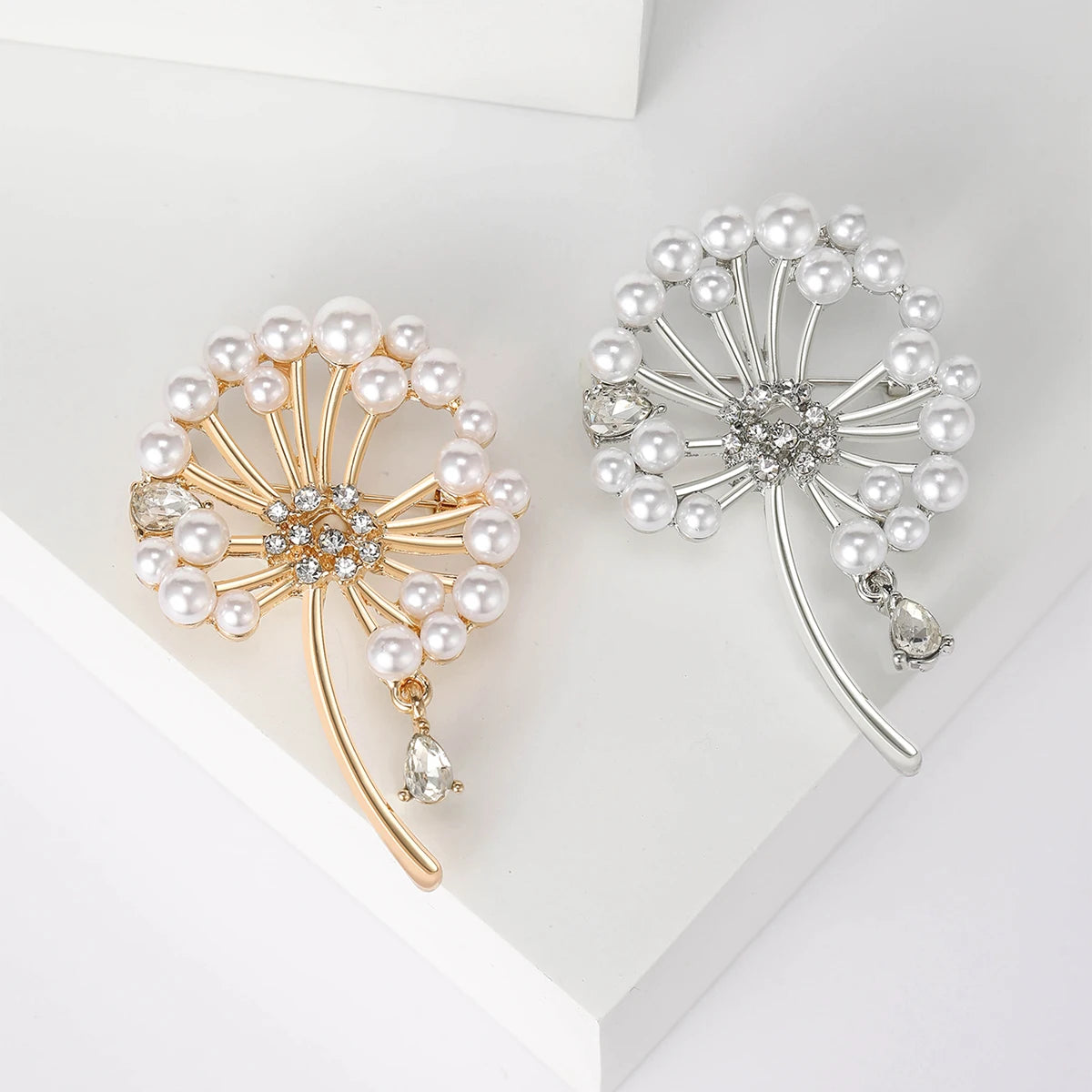 Beaut&Berry Classic Rhinestone Dandelion Brooches for Women Pearl Plant Pins Casual Party Accessories Gifts Friends Decoration