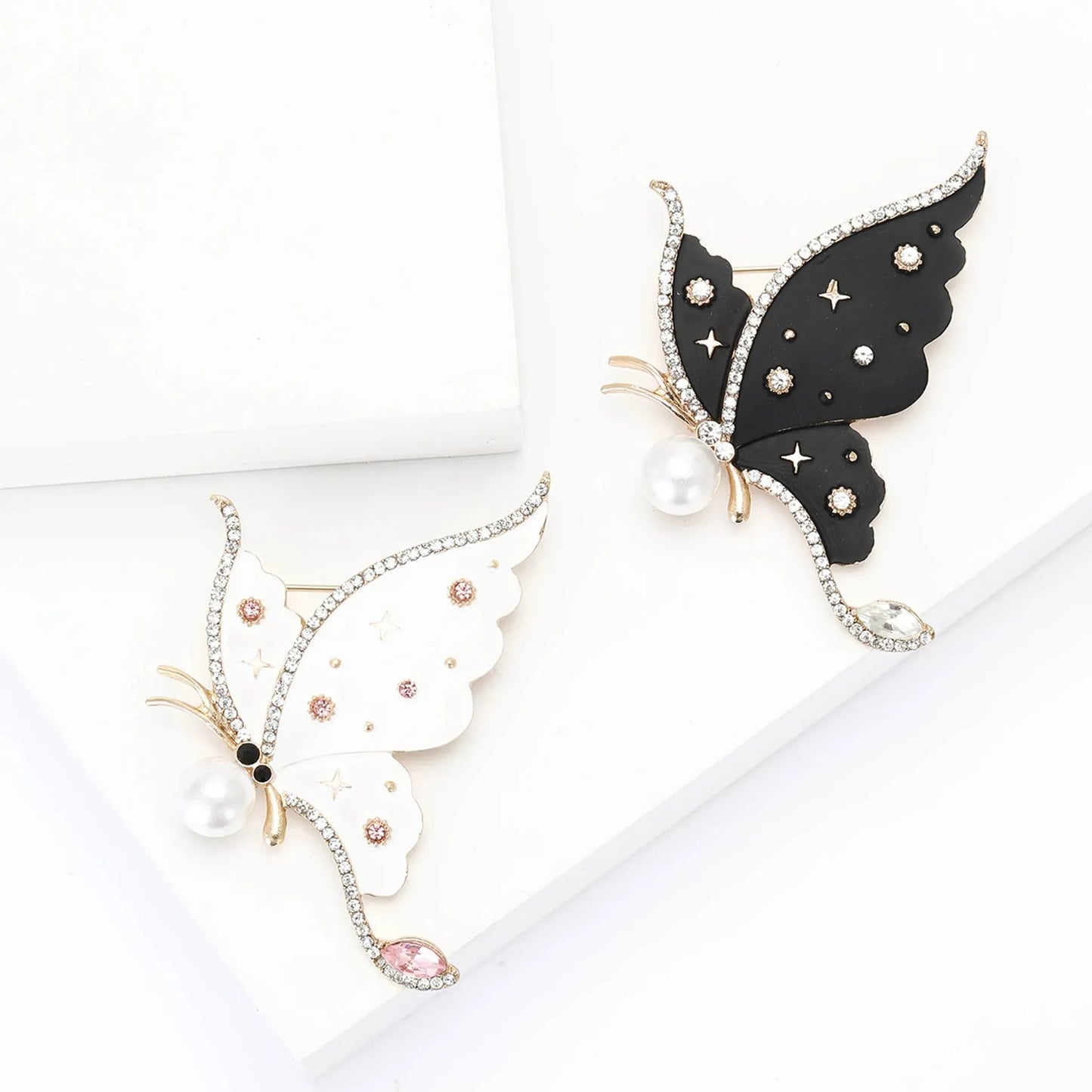 Pearl Enamel Butterfly Brooch Black White Rhinestone Crystal Insect Lapel Pin For Women Men Party Jewelry Accessories Gift