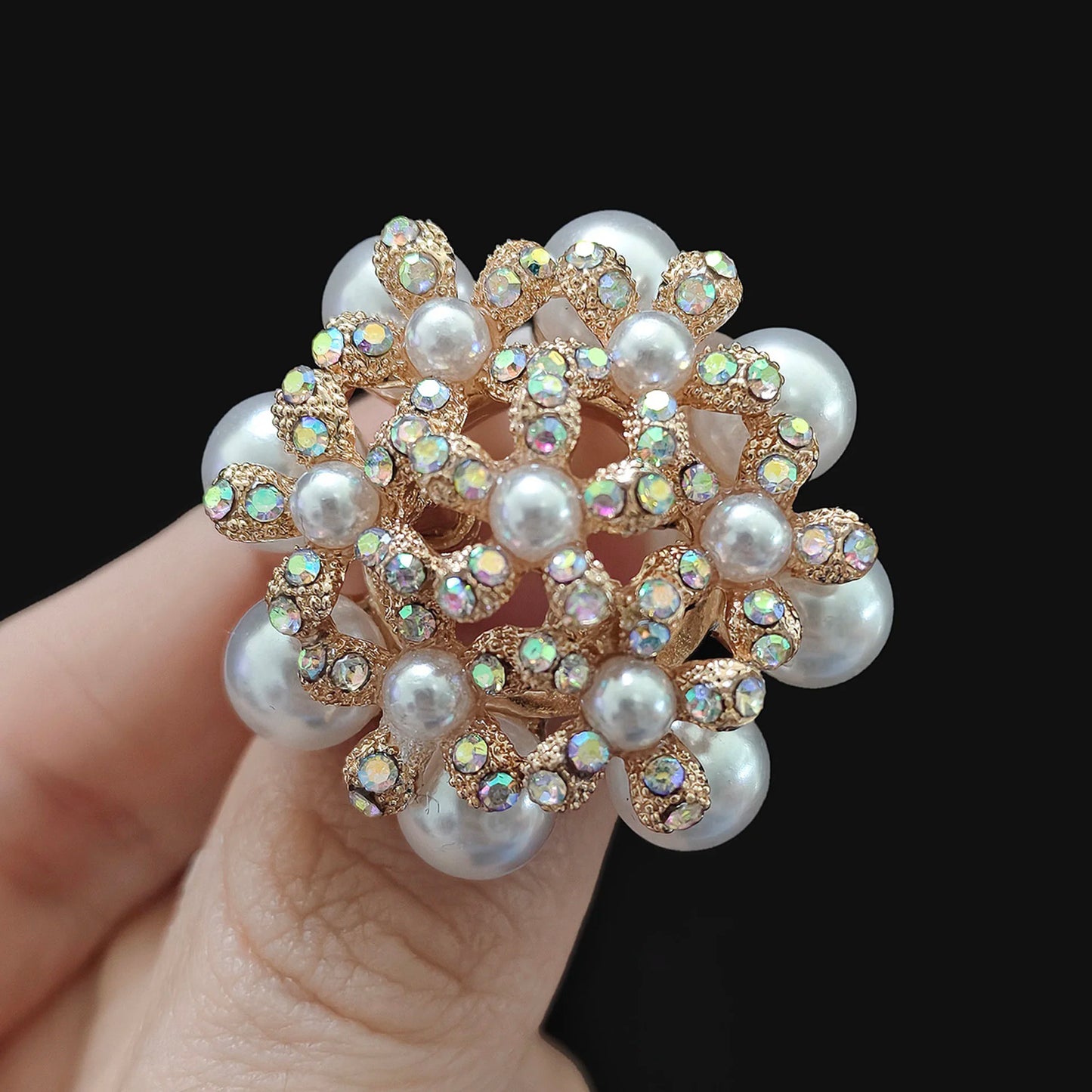 Beaut&Berry Luxury Rhinestone Pearl Flower Brooches for Women Unisex Lapel Pins Casual Party Jewelry Accessories Gifts