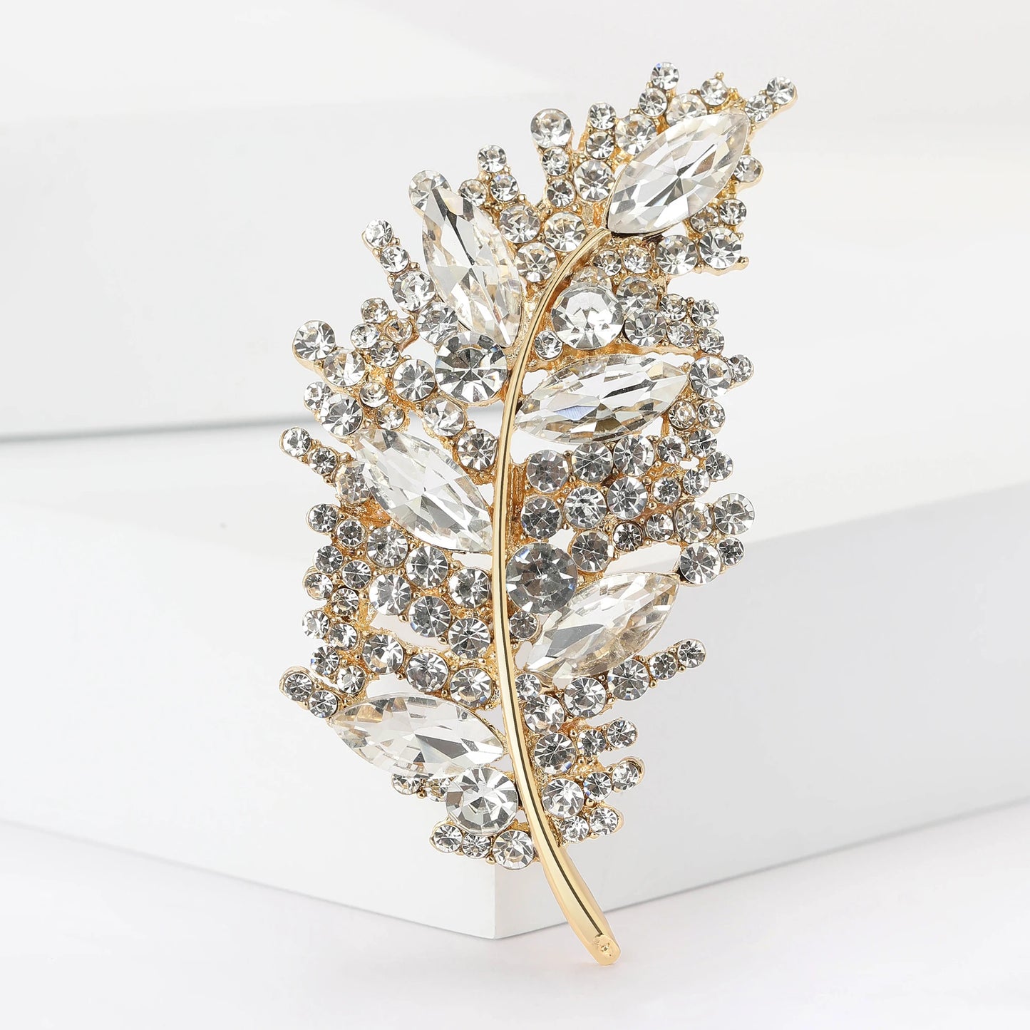 Luxury Crystal Glass Feather Brooches for Women Unisex Rhinestone Pins Multi-color Available Casual Party Accessories Gifts