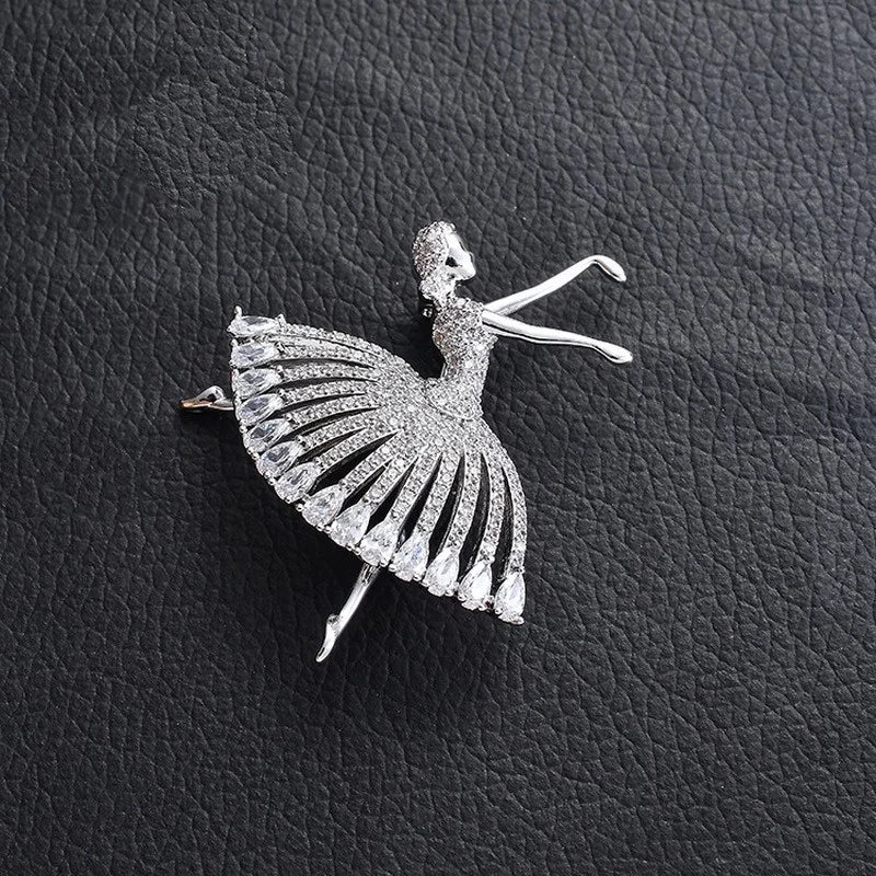 Luxury Rhinestone Cocktail Glass Brooch Creative Snowflake Brooch Jewelry Cubic Zirco Brooch Lady Bouquet Christmas Brooch