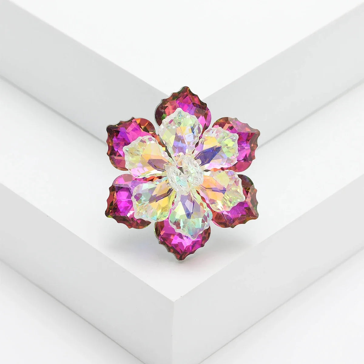 Luxury Sparkling Crystal Flower Brooches for Women Unisex Plant Pins Event Party Backpack Gifts Decoration Clothes Accessories