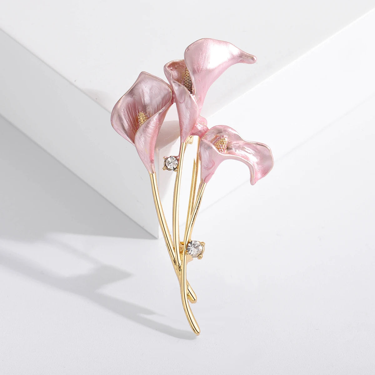 Luxury Pearl Enamel Flower Brooches for Women 4-color Botanical Pins Elegant Casual Accessories Perfect Gifts
