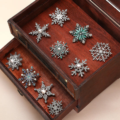 Christmas Rhinestone Snowflake Brooches for Women Unisex Pearl Ice Crystal Pins Office Party Friend Gifts Jewelry Accessories
