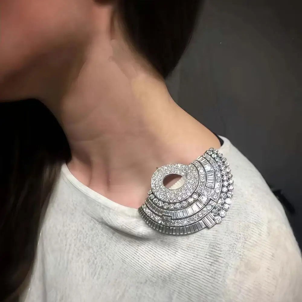 New Exquisite High-end Full Rhinestone Fan-shaped Collar Clip Brooches for Women Men Personality Luxury Corsage Jewelry Gifts