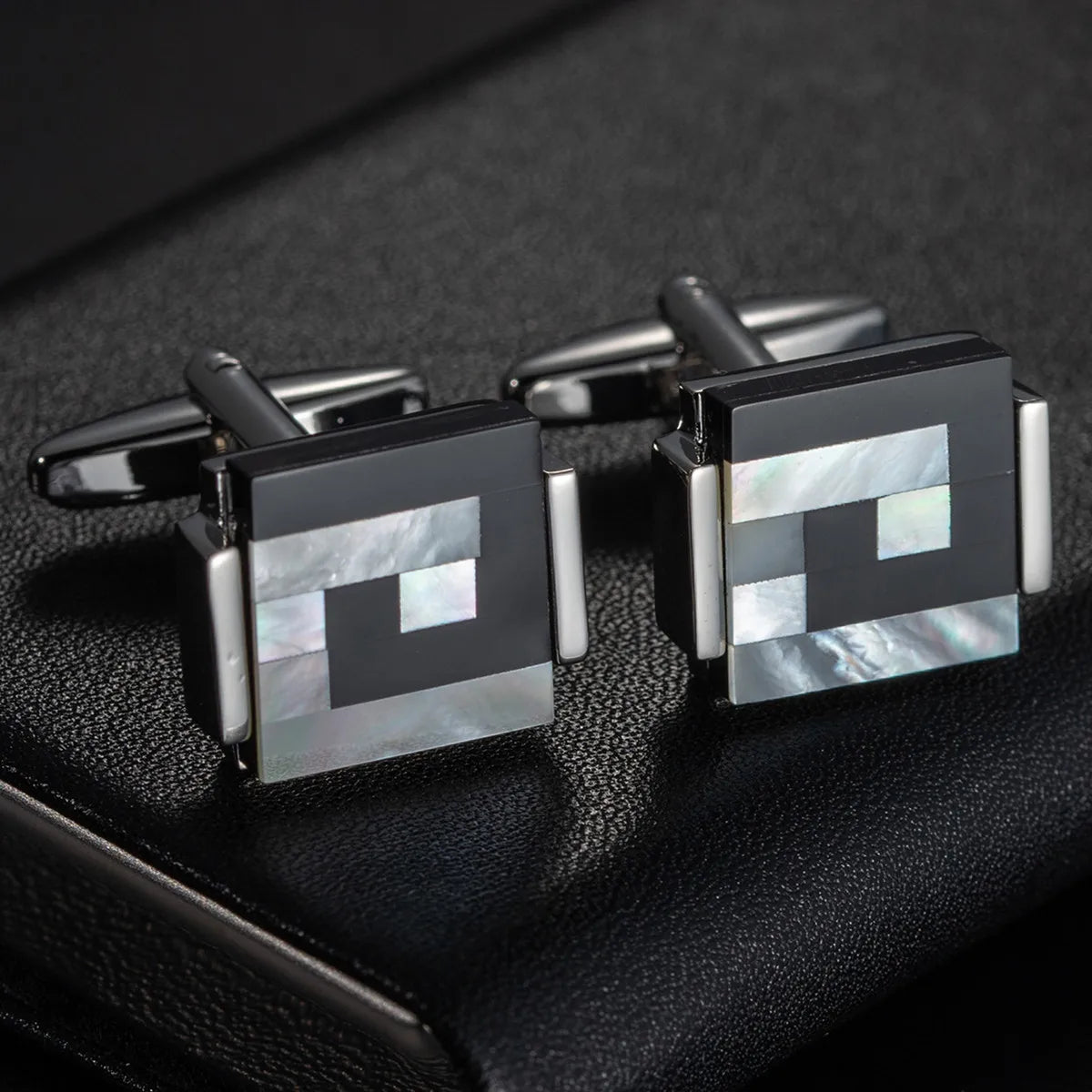 New Luxury Shirts Cuff Links for Mens Christmas Santa Claus Wedding Cufflinks Movie Magic/Gold Leaf/Crown Suit Button Jewelry
