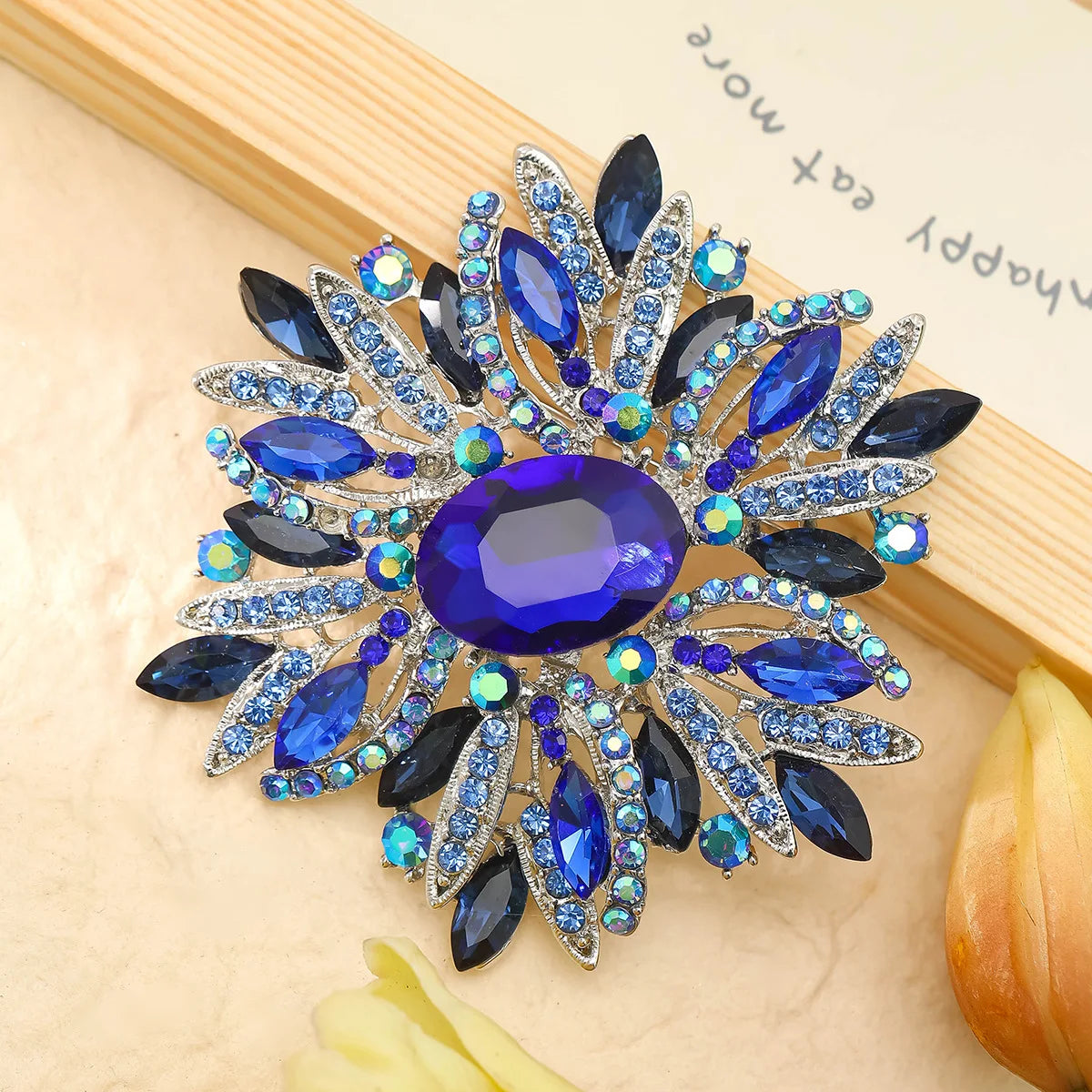 SKEDS Full Crystal Shining Boutique Flower Brooch Badges For Women Exaggerated Exquisite Decoration Pin Accessories