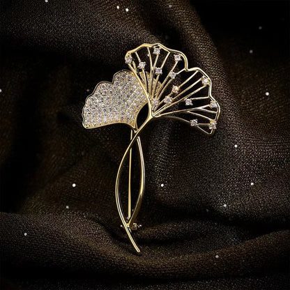 1PCS Ginkgo biloba leaf Brooch Luxury Temperament, Design Sense Niche, High-end Pin, Delicate Suit, Corsage Accessories