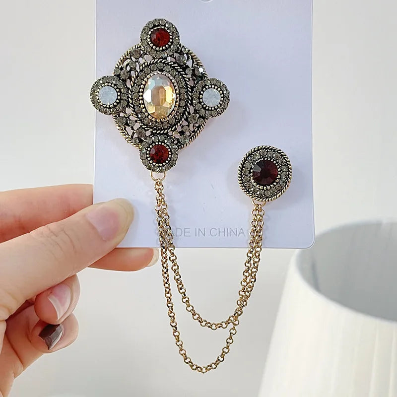 Studded Pearl Shaped Square Brooch Women Palace Style Retro Design Sense Suit Pin Niche Fashion Accessories for Lady Gift