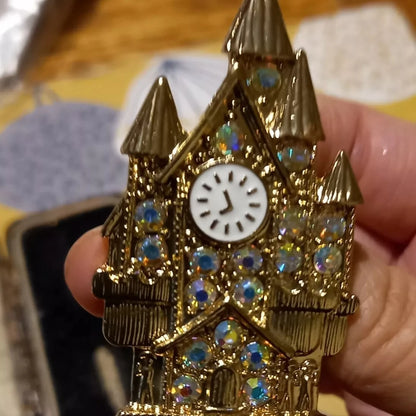Exquisite Women Men Fashion Crystal Building Dazzle Brooch Badges Vintage Style Lady Retro Rhinestone Castle Pin Accessories