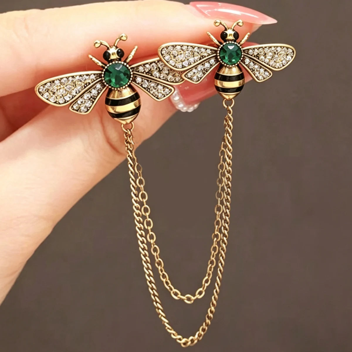 1 Piece Of Bee Crystal Tassel Women's Brooch Sweater With A Unique And Luxurious Design-zt3128