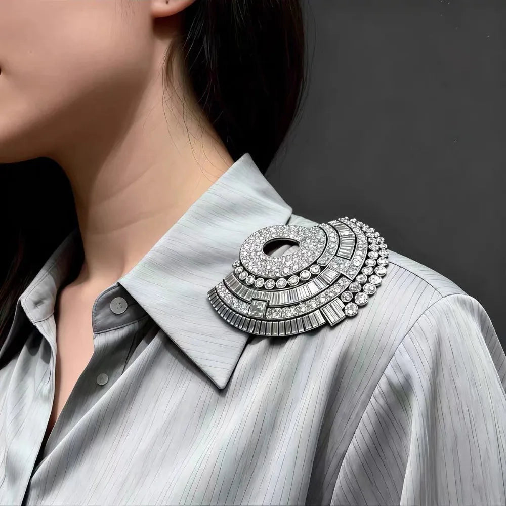 New Exquisite High-end Full Rhinestone Fan-shaped Collar Clip Brooches for Women Men Personality Luxury Corsage Jewelry Gifts