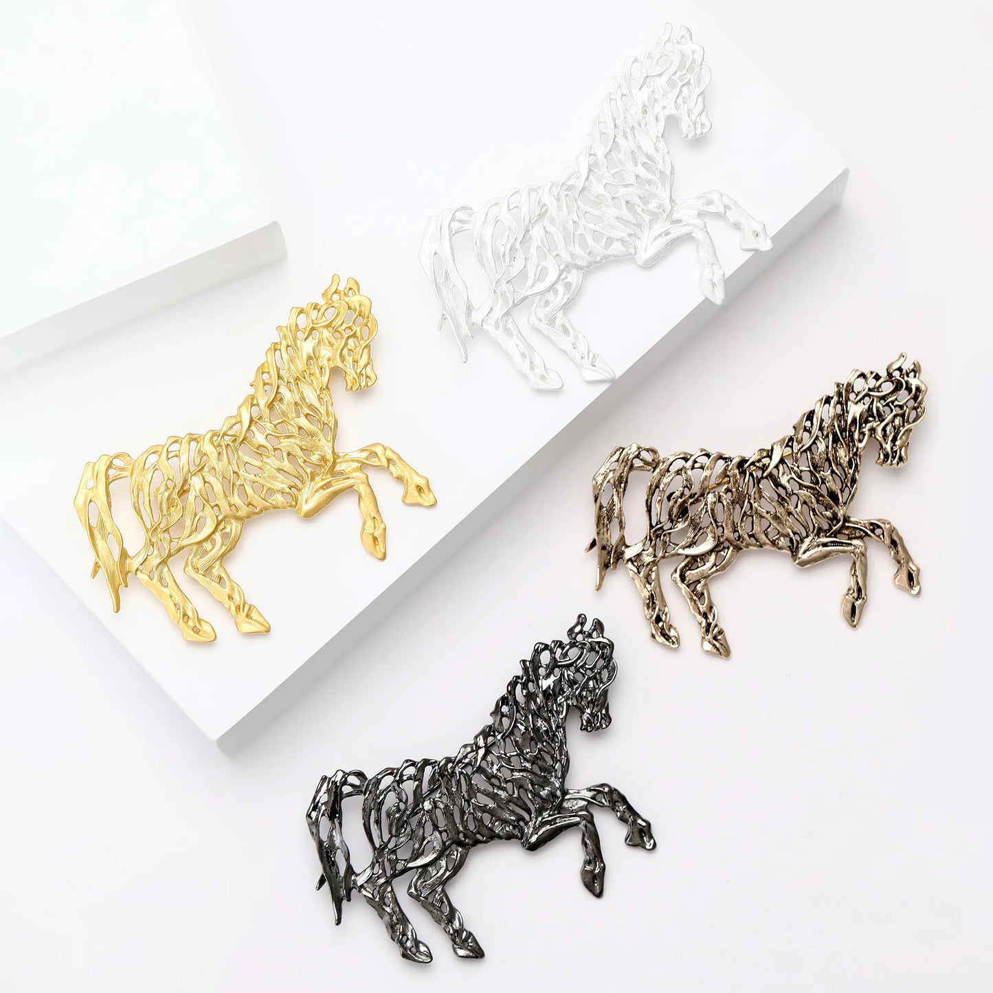 Beaut&Berry Fashion Enamel Hollow Horse Brooches for Women Animal Pins Casual Party Accessories Luxury Gifts Friends Decoration