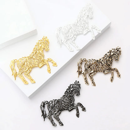 Beaut&Berry Fashion Enamel Hollow Horse Brooches for Women Animal Pins Casual Party Accessories Luxury Gifts Friends Decoration