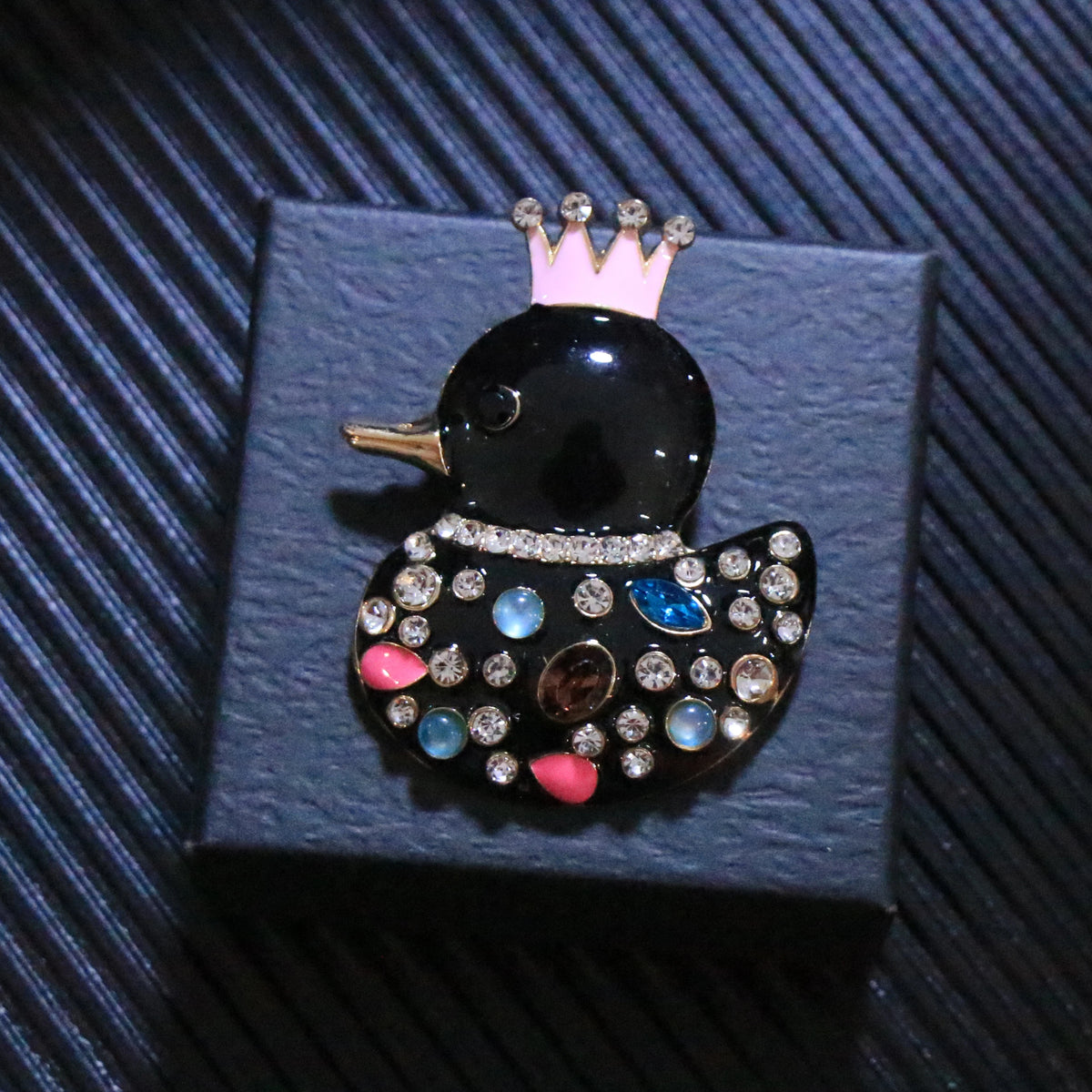 SKEDS Shiny Rhinestone Animal Duck Brooch High-End Unisex Colorful Crystal Lapel Pin New Trendy Style Festival Gift
