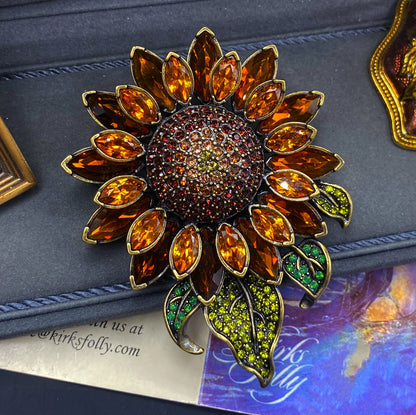 Classic Baroque Style Heavy Industry Crystal Castal Castle Carriage Brooch For Women Vintage Rhinesone Clock Pin Badges