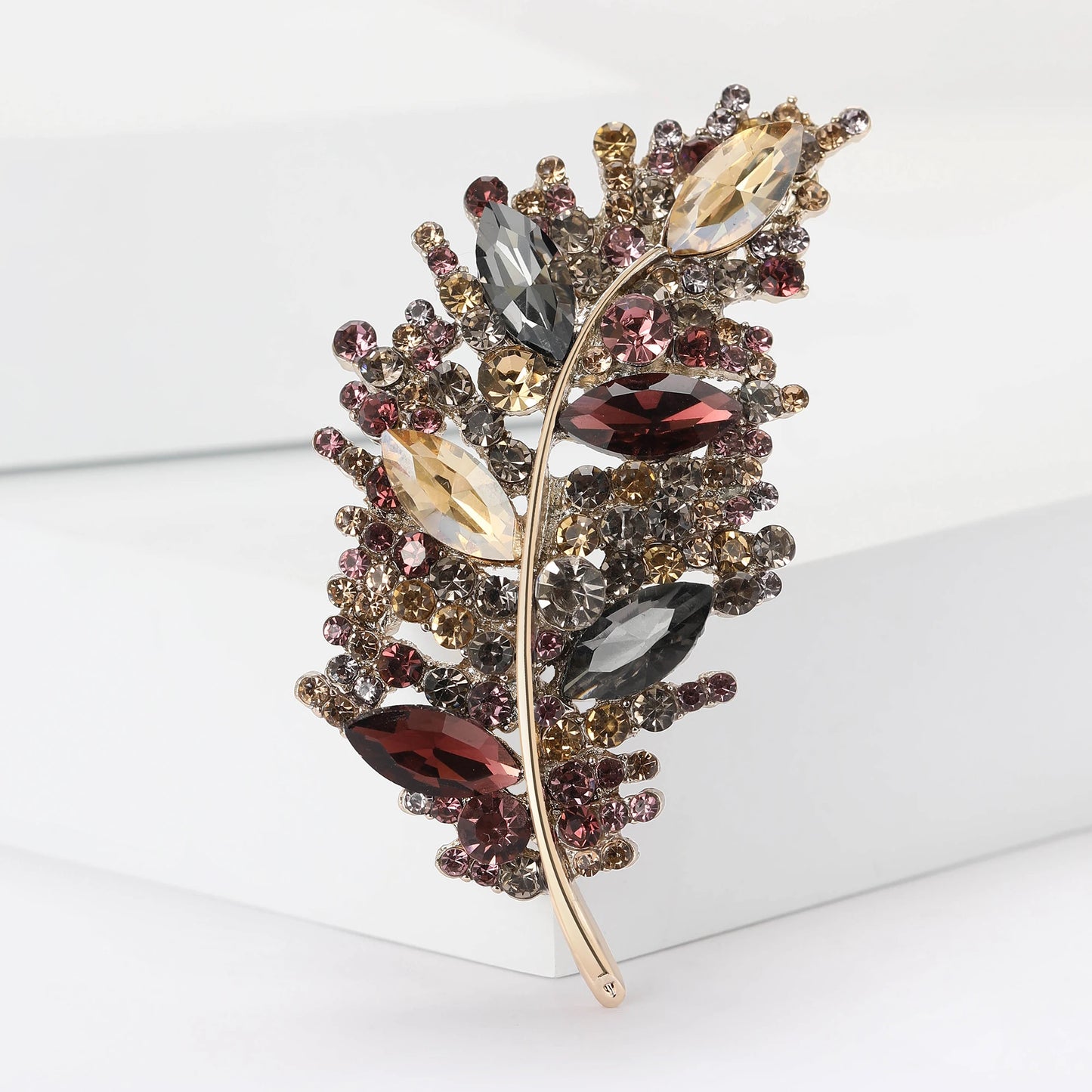 Luxury Crystal Glass Feather Brooches for Women Unisex Rhinestone Pins Multi-color Available Casual Party Accessories Gifts