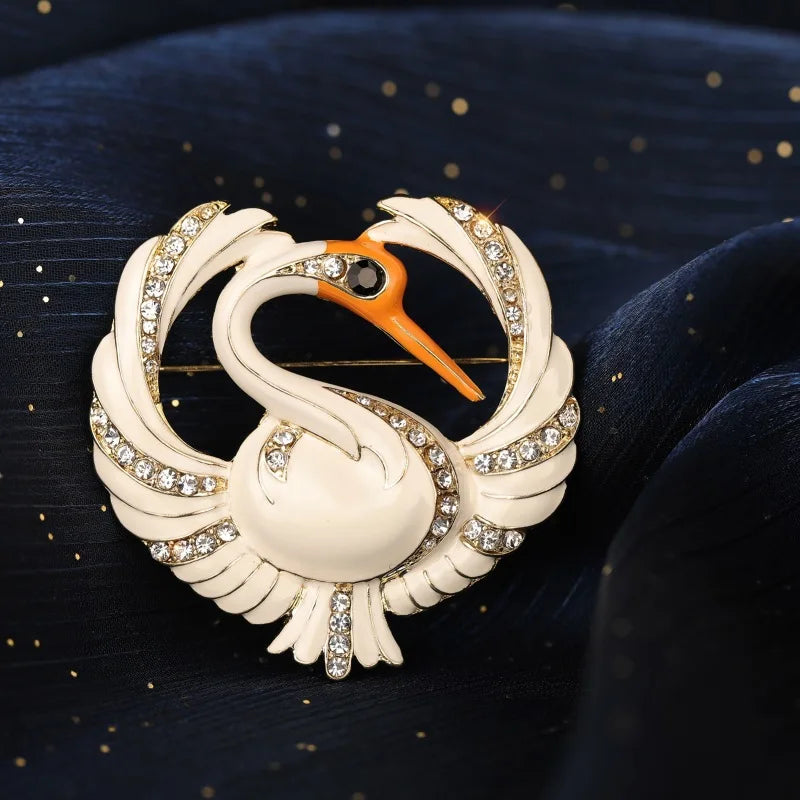 Vintage Classic Women Men Enamel Crystal Goose Badges Pins Palace Baroque Animal Design Unisex Bag Suit Accessories Brooches