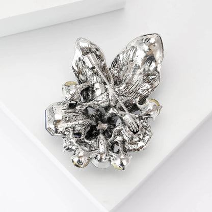 Beaut&Berry Luxury Crystal Leaf Brooches for Women Unisex Plant Pins Casual Party Accessories New Year Gifts Friends Decoration