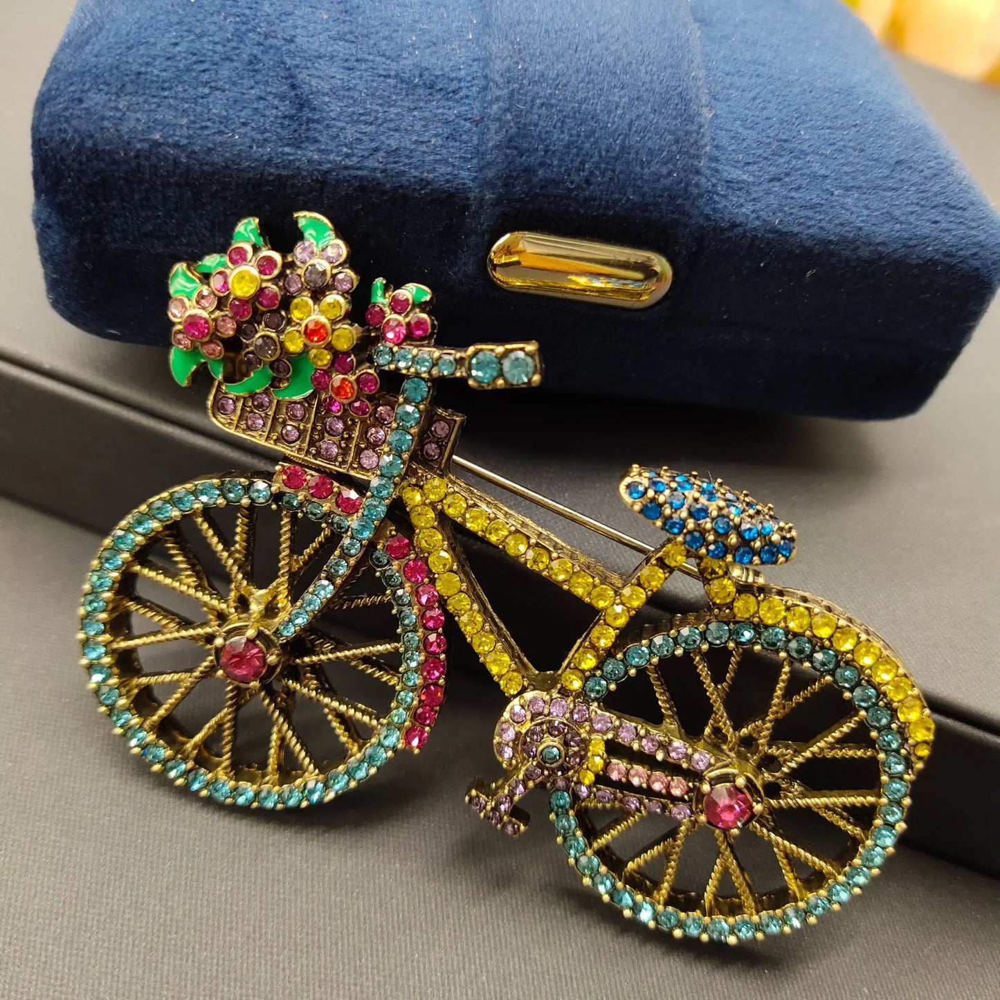 Fashion Women Men Vintage Baroque Bicycle Flower Full Crystal Badges Pins Palace Unisex Exquistie Bike Jewelry Accessories