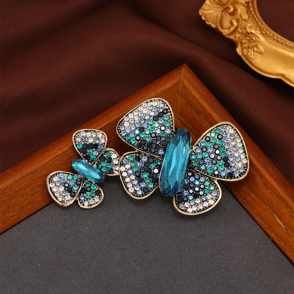 Women  Classic Vintage Luxury Crystal Butterfly Brooches Pins Exquistie Fashion Shiny Rhinestone Insect Series Accessories