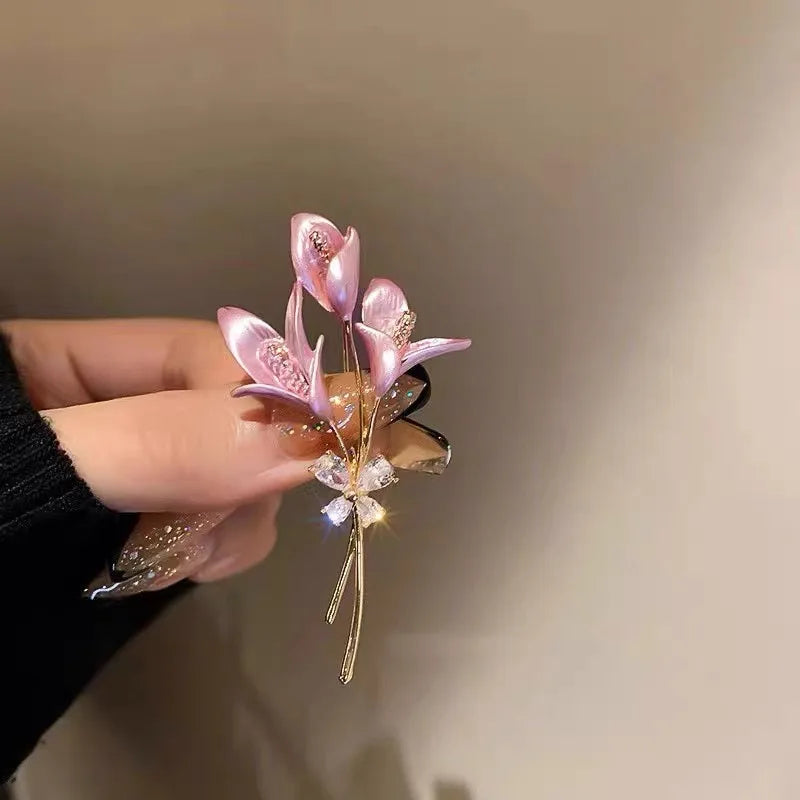 New Rhinestone Enamel Pins Lily Flower Brooches For Women Elegant Weddings Banquet LGBT Brooch Pins Gifts Dress Shirt Decoration