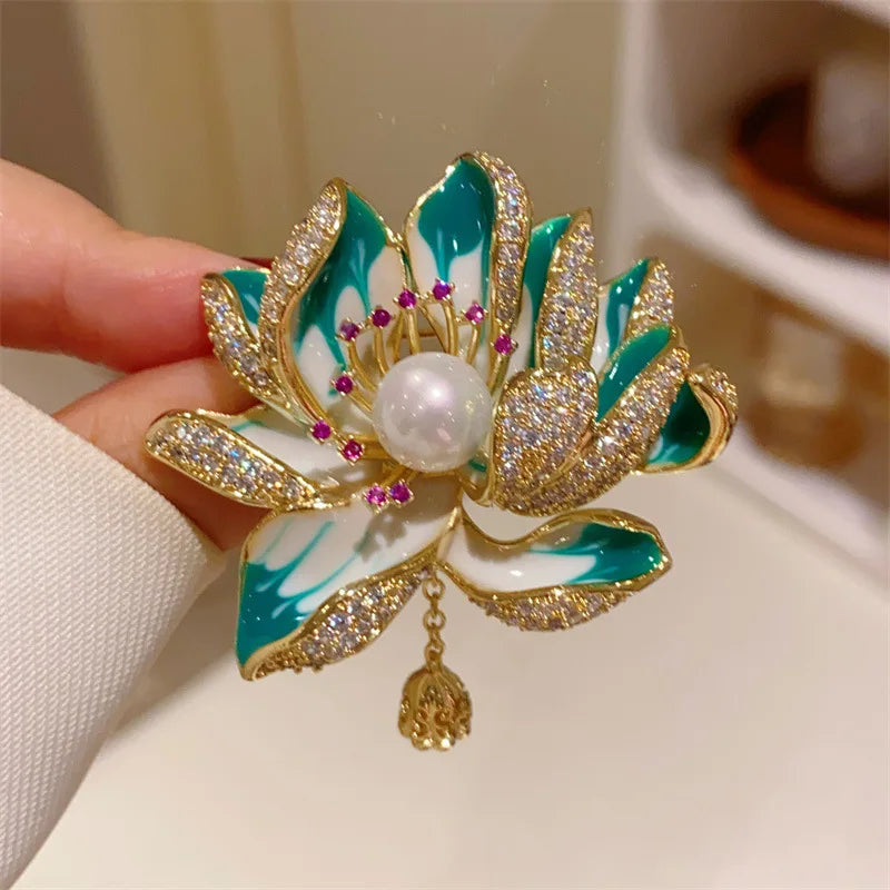 Women's Retro Chinese Style Green Enamel Lotus Flower Brooch Banquet Party Elegant Light Luxury Suit Jacket Pin Corsage
