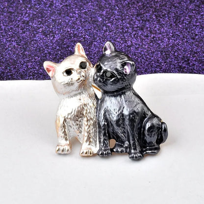 New Women's Fashion Bicolor Cat Breast Pin Cute Retro Versatile Animal Pin Coat Accessories Jewelry Gift Wholesale