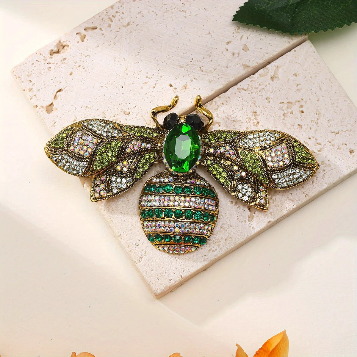 SKEDS Luxury Exaggerated Vintage Women Girls Crystal Bee Brooch Pin Fashion Elegant Lady Exquisite Insect Rhinestone Badges
