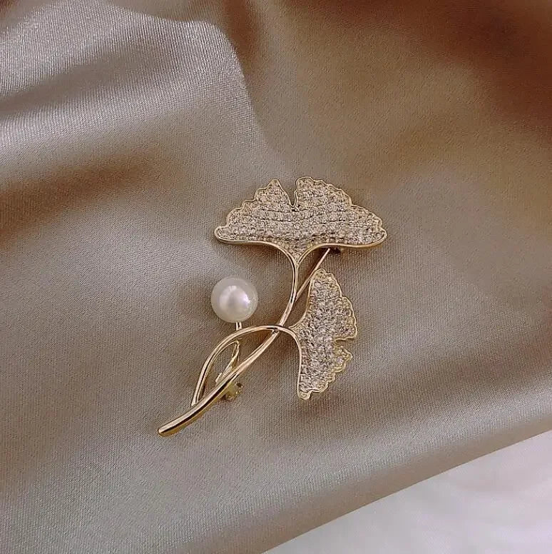 Exquisite Pearl Sunflower Brooches Lapel Pin Lady Rhinestone Flower Brooches Corsage Coat Wedding Jewelry for Women