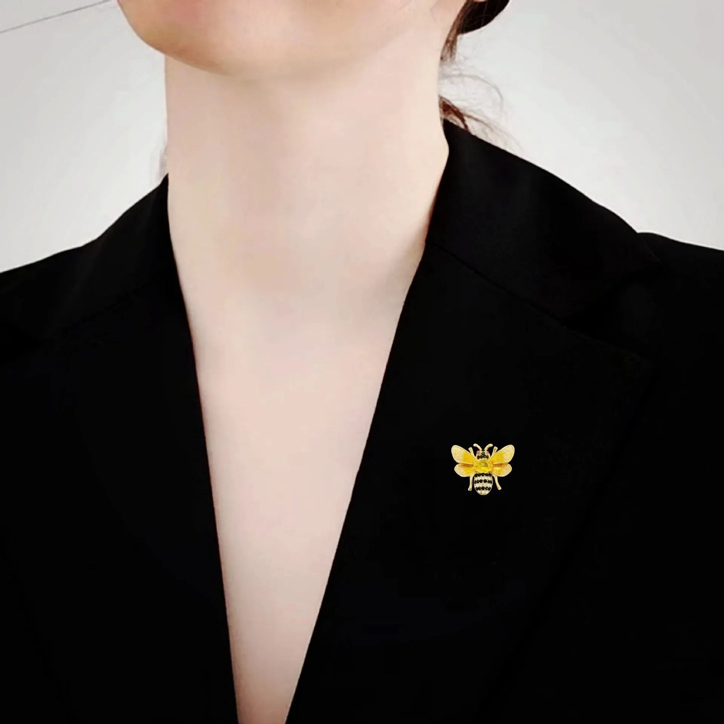 Luxury Rhinestone Little Bee Brooch Yellow Cubic Zirconia Insect Lapel Pin For Women Unisex Party BFF Fashion Jewelry Gift