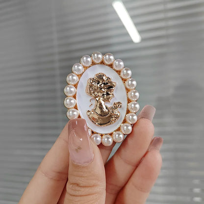 Fashion Crystal Shell Feather Brooch Pins For Women Luxury White Pearl Gold Color Party Wedding Gifts Clothing Accessories 2024