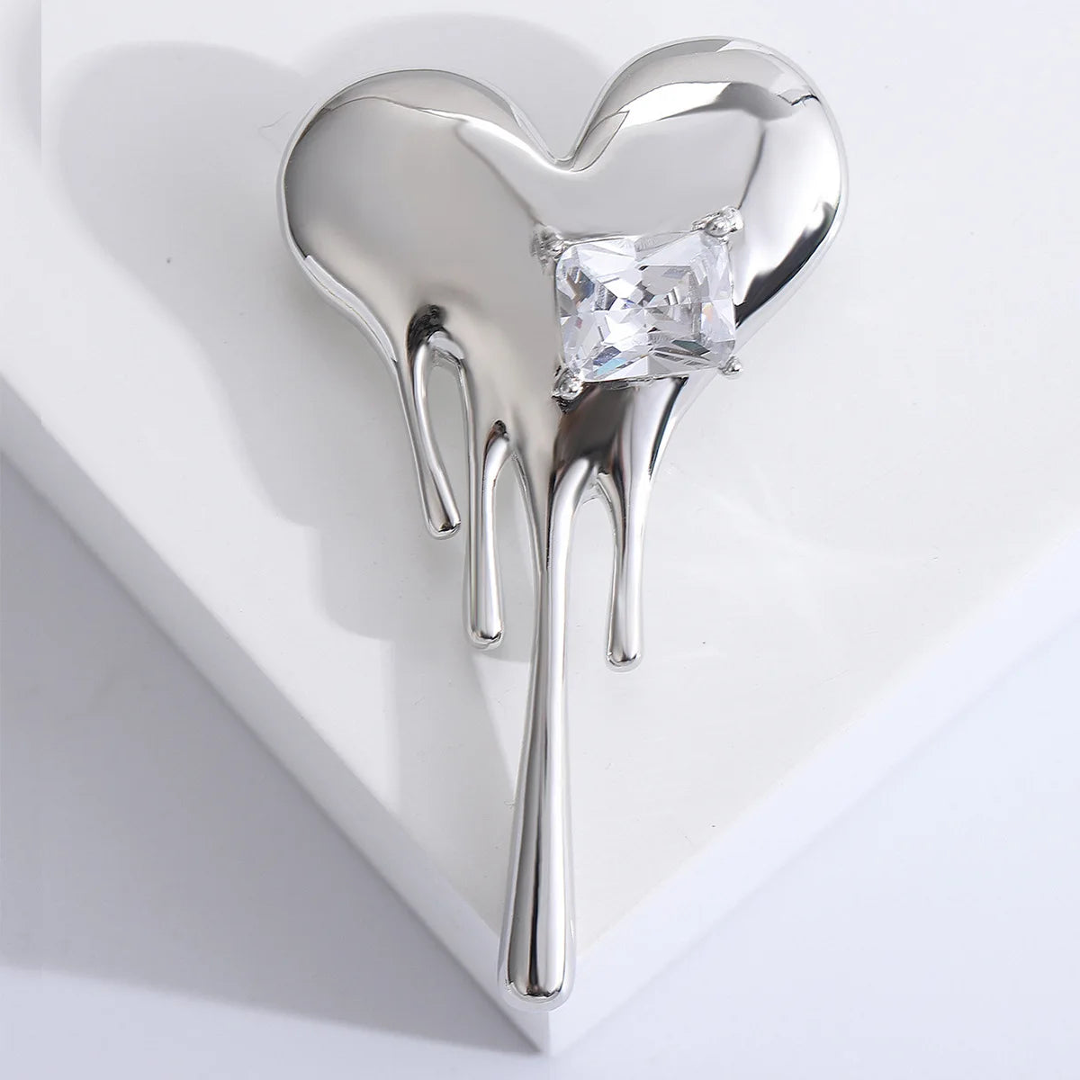 Fashion Simple Alloy Melting Heart Brooches For Women Unisex Crystal Square Enamel Love Heart Brooch Pins Casual Jewelry Gifts