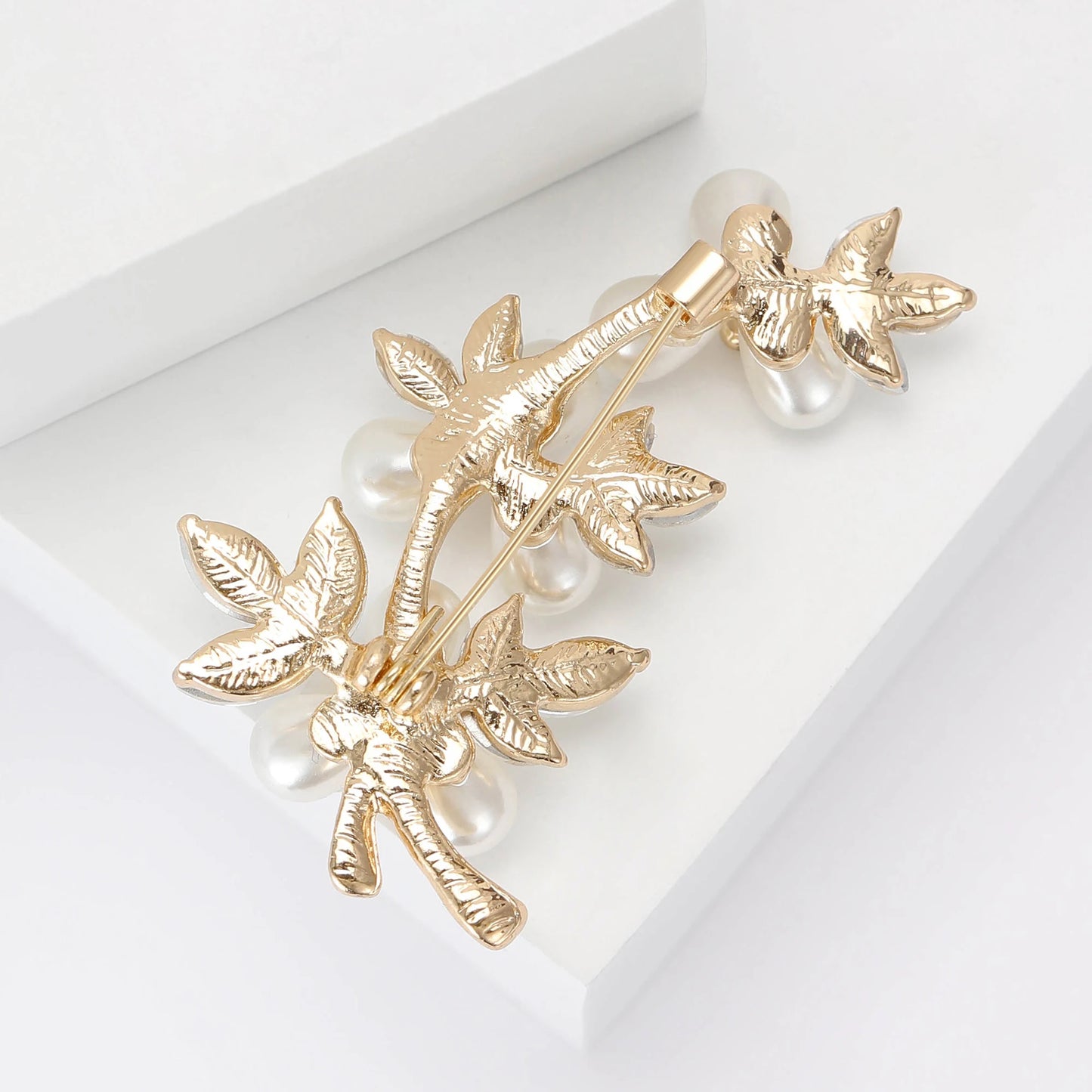 Beaut&Berry Luxury Pearl Plum Flower Brooches for Women Unisex Plant Pins Casual Party Jewelry Accessories Gifts Decoration