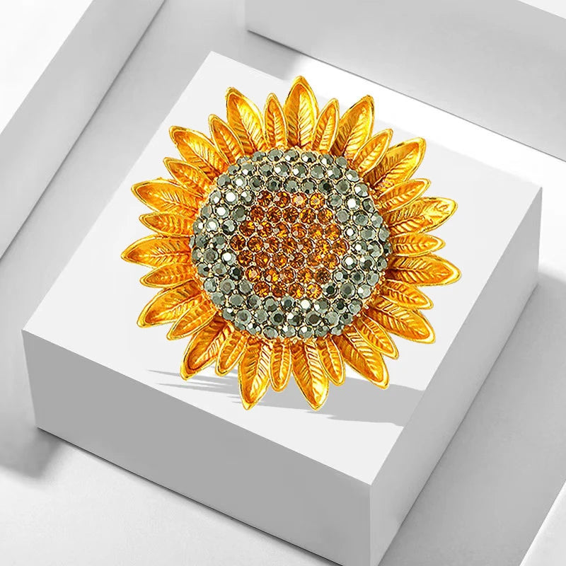 Shiny Rhinestone Sunflower Brooch Pin For Women Luxury Zircon Daisy Flower Collar Badge Elegant Floral Bouquet Corsage Jewelry