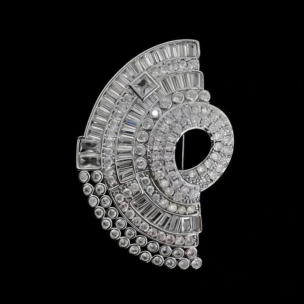 New Exquisite High-end Full Rhinestone Fan-shaped Collar Clip Brooches for Women Men Personality Luxury Corsage Jewelry Gifts