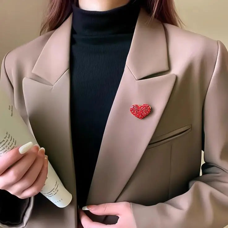 Bling Red Full of Rhinestone Heart Shape Brooch for Women Lovers Lapel Love Pins Christmas Love Pins Valentine Gifts
